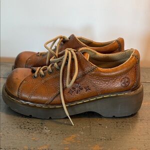 Vintage Y2K 90’s Doc Martens Daisy Embossed Brown Leather Womens  Shoes- 7